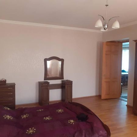 Maka'S Guesthouse Tionety Eksteriør billede